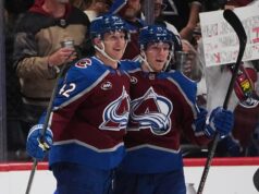 Los Avs bombardean a los Sharks con tres goles en 76 segundos para lograr la décima victoria consecutiva