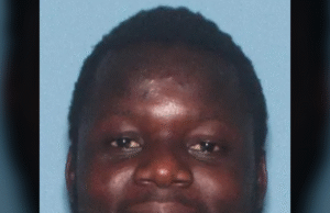 Delincuente sexual liberado se hace pasar por médico para presuntamente agredir a una niña en una escuela primaria de Phoenix, AZ