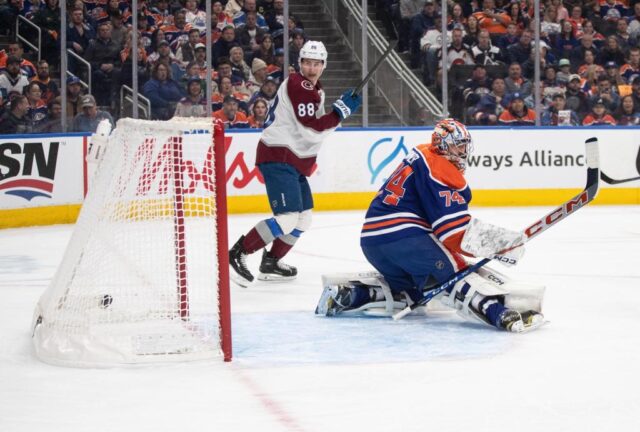 Avalanche_Oilers_Hockey_59150.jpg