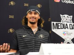 El mariscal de campo de los Colorado Buffs, JuJu Lewis, madura