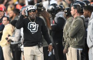 El fútbol de los Colorado Buffaloes se enfrenta a Virginia Occidental