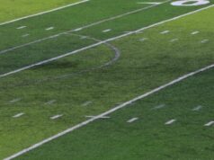 El entrenador de fútbol americano de la escuela secundaria de Virginia desapareció en un bosque con una pistola después de acusaciones de sexo infantil