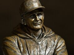 Los Colorado Buffs presentan la estatua de Bill McCartney