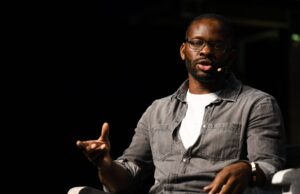 Jugó en el Manchester United y el Everton.