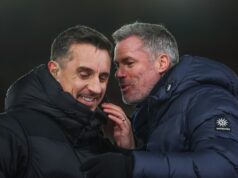 Jamie Carragher admitió que los fanáticos del Manchester United son los mejores del país en un aspecto: “siempre” hacen lo mismo.