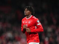 El seleccionador de Dinamarca dice que hay una forma en la que Patrick Dorgu “no puede ser mejor” y admite que se arrepiente