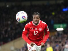 Los medios daneses detectan un problema con Patrick Dorgu del Manchester United contra Escocia, necesita mejorar