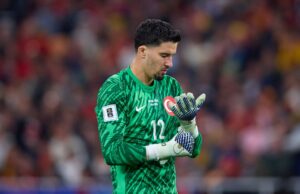 Cómo le fue a Altay Bayindir en la portería de Turquía vs España en el primer partido desde que cayó ante Man Utd