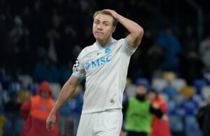 El exdelantero del Napoli da un veredicto honesto sobre Rasmus Hojlund: “Lo he visto luchar…”