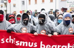 Antifa choca con la policía y ataca a un parlamentario en el lanzamiento de la sección juvenil de AfD