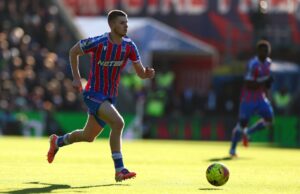 Adam Wharton impresiona en medio de los vínculos con Man Utd, pero es eclipsado por la estrella de 65 toques