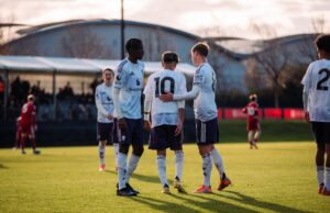 Arthur Albiston cautivó al niño maravilloso del Manchester United que ‘engañó’ al Liverpool durante la goleada 7-0