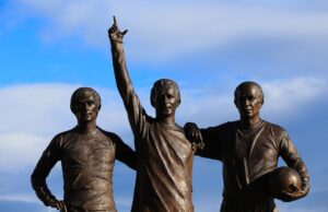 Leyendas del Manchester United entre los 200 asistentes al servicio conmemorativo de Denis Law