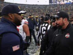 Ryan Day y Sherrone Moore descarrilan el intento de plantar una bandera después del partido Ohio State-Michigan