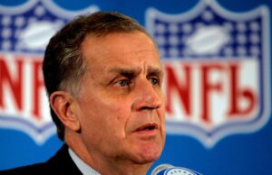 El comisionado de la NFL de 17 años tenía 84