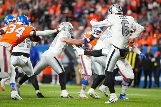 Raiders-Broncos-Football.jpg