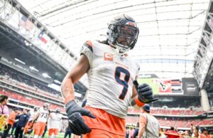 Talanoa Hufanga de los Broncos vuelve a jugar como All-Pro en su primer año en Denver