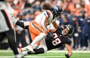 La defensa de Vance Joseph brilla ante los Houston Texans