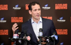 Los Rockies contratan a Paul DePodesta décadas demasiado tarde en un movimiento equivocado con buenas intenciones