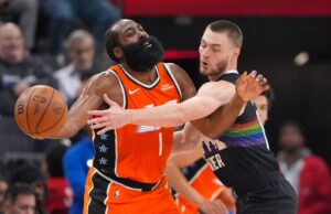 Cam Johnson y Christian Braun de los Nuggets abandonan el partido por lesiones