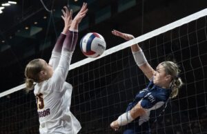 La Universidad abruma a Windsor por el título estatal de voleibol de Clase 4A