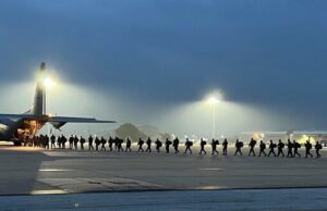 Tropas desplegadas de la Guardia Nacional de Texas regresan a casa desde Illinois antes del Día de Acción de Gracias