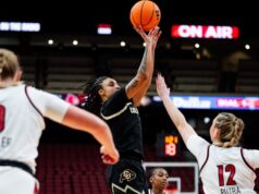 El baloncesto femenino de los Colorado Buffs cae al puesto 22 en Louisville