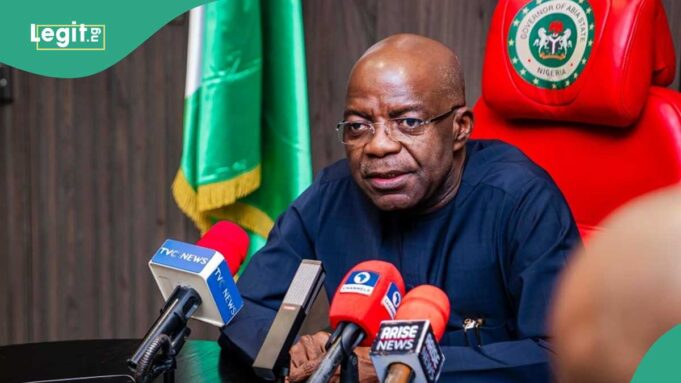 El gobernador de Nigeria hace una firme promesa: “Me retiraré”