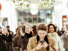 Multitudes y ofertas saludan a los compradores estadounidenses en el ‘Viernes Negro’