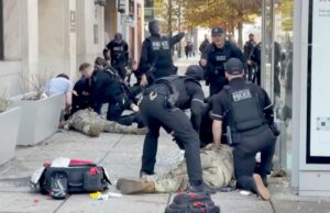 Dos soldados de la Guardia Nacional vistos en una foto discordante momentos después de ser asesinados a tiros por un sospechoso de terrorismo afgano en DC