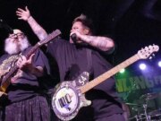 El médico le aconseja al líder de Bowling for Soup, de 53 años, que se parezca más a Mick Jagger, de 82 años
