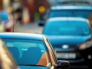 Nueva ley impondrá a los conductores una multa de 300 dólares si van en el carril equivocado