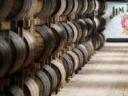 Jim Beam cierra la producción de bourbon mientras las guerras comerciales de Trump paralizan la industria