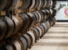 Jim Beam cierra la producción de bourbon mientras las guerras comerciales de Trump paralizan la industria