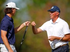 La leyenda de la Ryder Cup y su hijo obtienen $200 mil después de establecer el récord del campeonato PNC