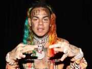 Adolescente arrestado después de que la madre de Tekashi 6ix9ine fuera detenida a punta de pistola en un aterrador allanamiento de morada