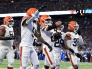Los Cleveland Browns, con escasez de personal, descartan a 4 titulares contra los Bears