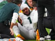 Fuente: Se cree que Micah Parsons de los Packers se ha desgarrado el ligamento anterior cruzado