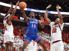 La noche ‘increíble’ de Melvin Council Jr. incluye 9 triples en la victoria de KU en tiempo extra