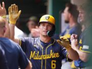 Los Reales cambian a Angel Zerpa a los Cerveceros por Isaac Collins y Nick Mears