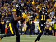 Aaron Rodgers ayuda a que los Steelers superen a los Dolphins