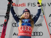 Mikaela Shiffrin gana su cuarto slalom consecutivo mientras sus rivales flaquean en la carrera nocturna