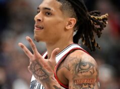 El guardia lesionado Solo Ball se pierde la victoria del No. 5 UConn sobre DePaul