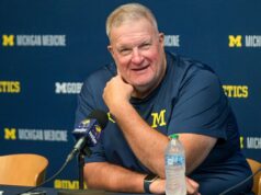 Entrenador interino Poggi: Michigan es una “organización que funciona mal”