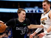 Cooper Flagg lidera a los Mavs sobre los Nuggets y recibe elogios de Jokic