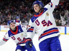 El prospecto de los Boston Bruins, James Hagens, anota dos goles en la victoria de EE. UU.