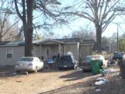 El malvado guardián ‘mata de hambre a una niña de 6 años durante más de un año’ mientras la ‘atrapaba en una jaula para perros con cucarachas’