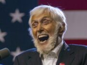 La leyenda de la comedia Dick Van Dyke cumple 100 años