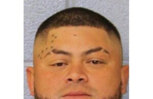 Extranjero criminal dos veces deportado acusado de apuñalar en el tren de Charlotte