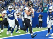 Trevor Lawrence corre para 2 anotaciones mientras los Jaguars se acercan al título de la AFC Sur con una victoria 23-17 sobre los Colts